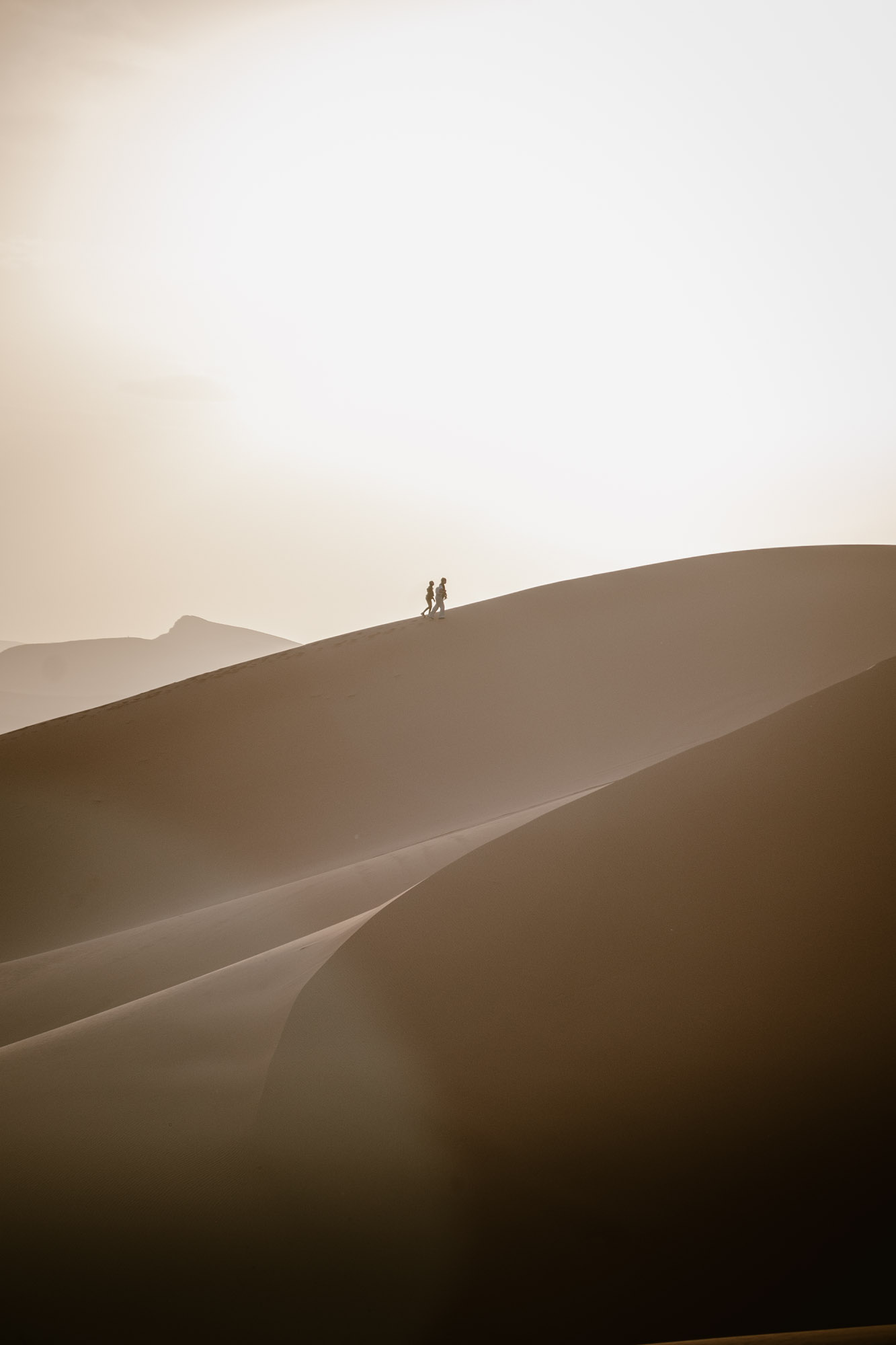 Minimalistic photograph of the sunset in the Moroccan dessert.